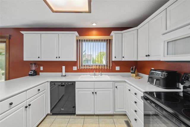 15164 Hawthorn Drive, Clive, IA 50325