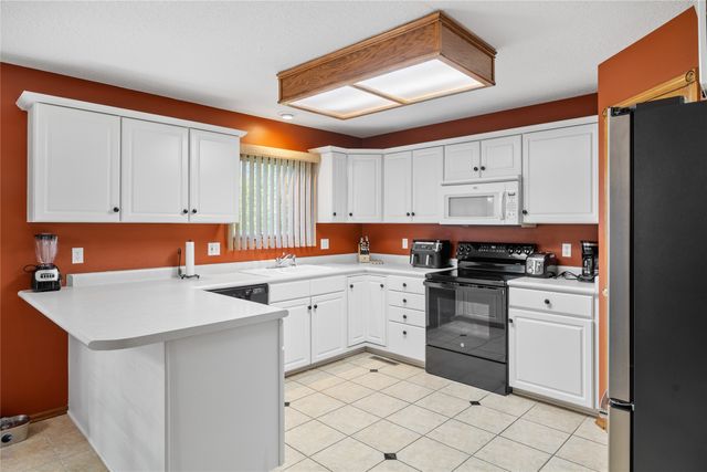 15164 Hawthorn Drive, Clive, IA 50325