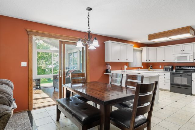 15164 Hawthorn Drive, Clive, IA 50325