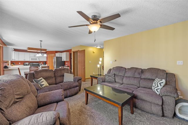 15164 Hawthorn Drive, Clive, IA 50325
