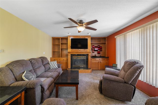 15164 Hawthorn Drive, Clive, IA 50325