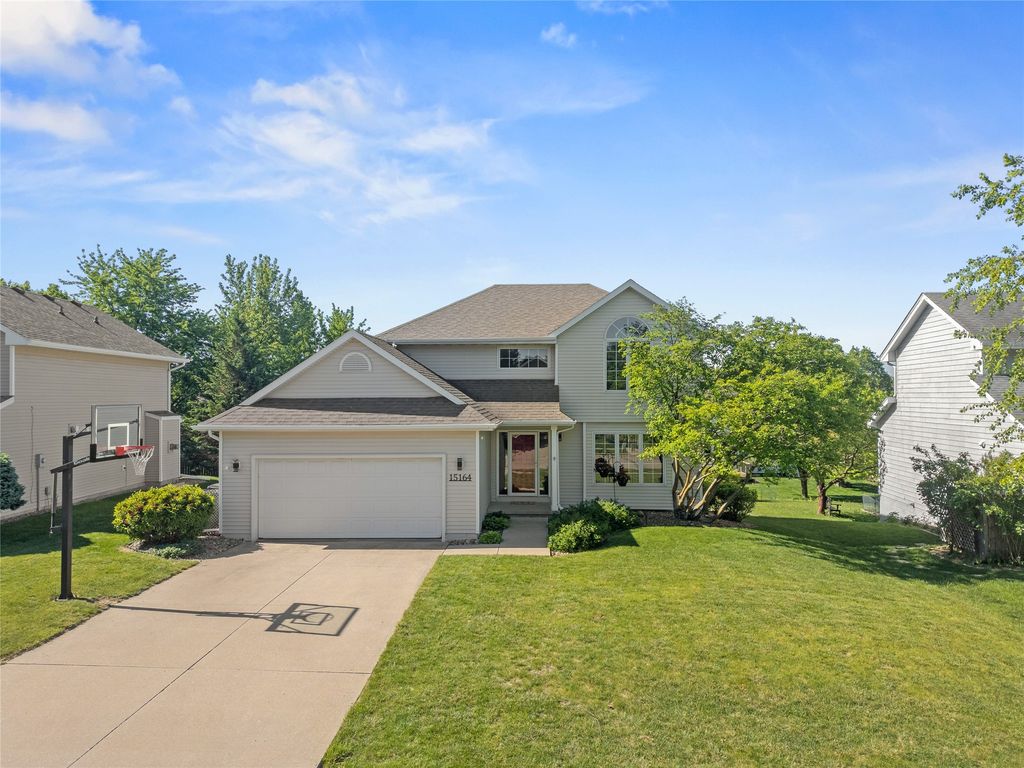 15164 Hawthorn Drive, Clive, IA 50325