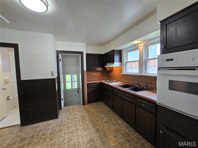 10220 Niblic Drive, Overland, MO 63114