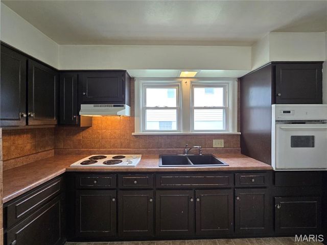 10220 Niblic Drive, Overland, MO 63114