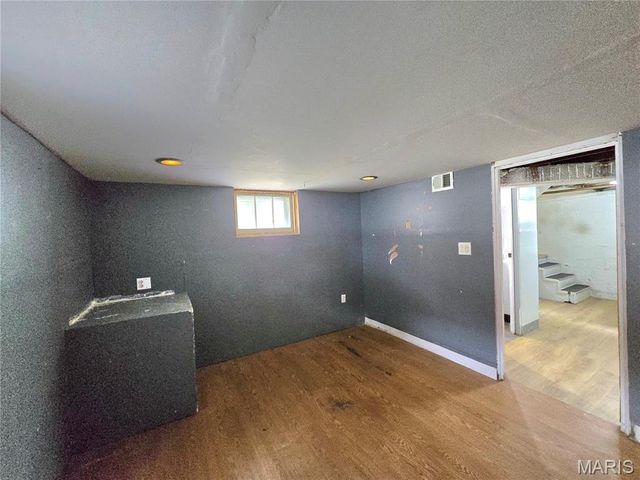 10220 Niblic Drive, Overland, MO 63114