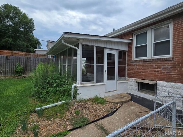 10220 Niblic Drive, Overland, MO 63114