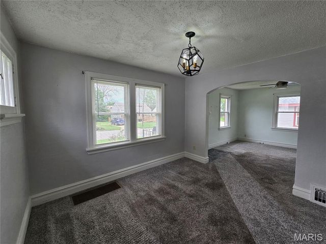 10220 Niblic Drive, Overland, MO 63114