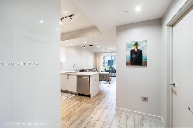 999 SW 1st Ave 1208, Miami, FL 33130