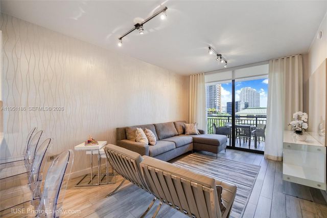 999 SW 1st Ave 1208, Miami, FL 33130