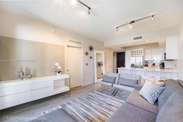 999 SW 1st Ave 1208, Miami, FL 33130