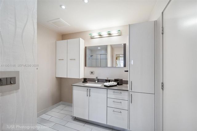 999 SW 1st Ave 1208, Miami, FL 33130