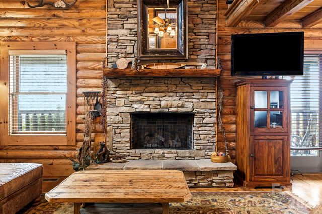 195 Justin Ridge, Clyde, NC 28721