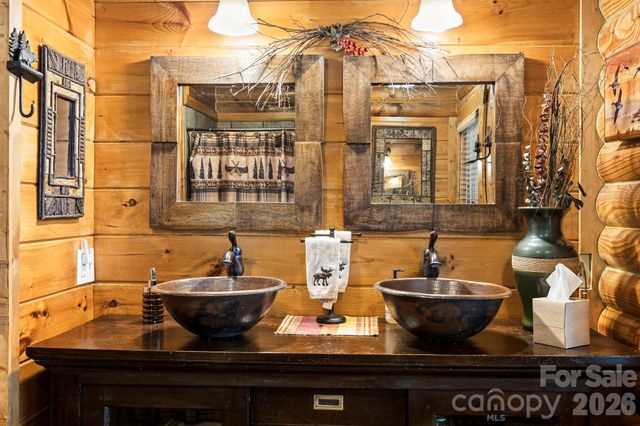 195 Justin Ridge, Clyde, NC 28721