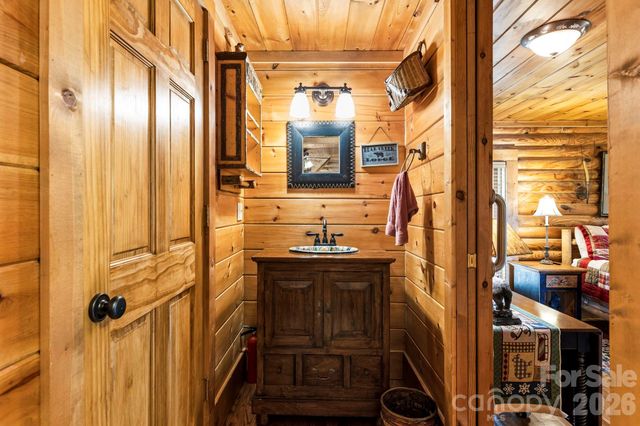195 Justin Ridge, Clyde, NC 28721