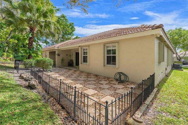 4108 Pine Ridge Ln, Weston, FL 33331