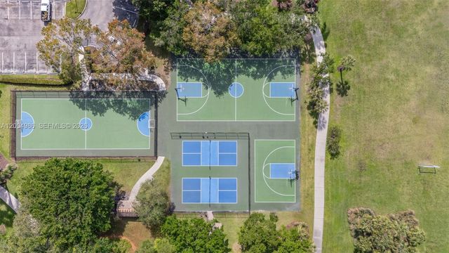 4108 Pine Ridge Ln, Weston, FL 33331