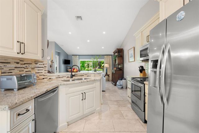 4108 Pine Ridge Ln, Weston, FL 33331