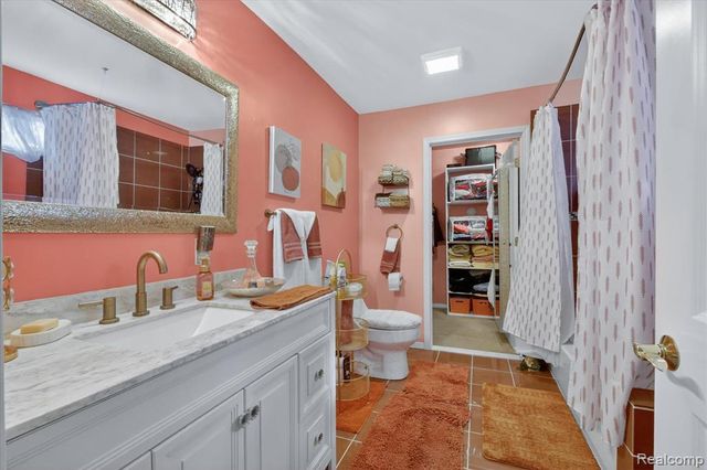 15934 Athens Avenue, Clinton Township, MI 48035