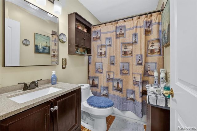 15934 Athens Avenue, Clinton Township, MI 48035