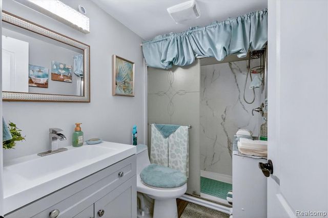 15934 Athens Avenue, Clinton Township, MI 48035