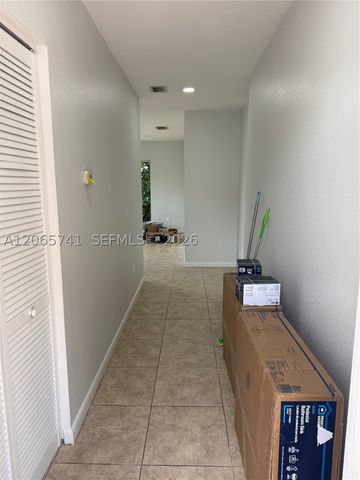 7600 NW 38th Ct 16, Davie, FL 33024