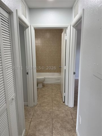 7600 NW 38th Ct 16, Davie, FL 33024