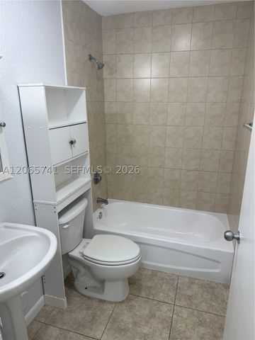 7600 NW 38th Ct 16, Davie, FL 33024