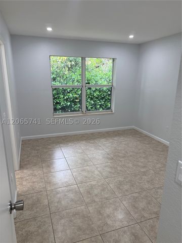 7600 NW 38th Ct 16, Davie, FL 33024