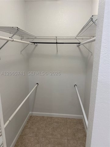 7600 NW 38th Ct 16, Davie, FL 33024