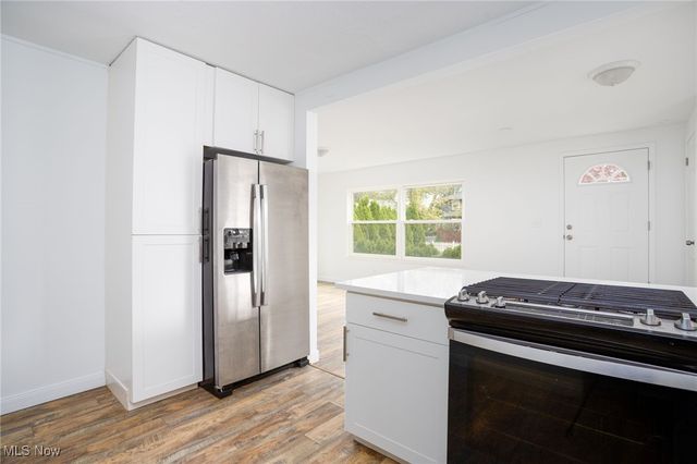 126 Parkwood Avenue, Avon Lake, OH 44012