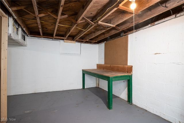 126 Parkwood Avenue, Avon Lake, OH 44012