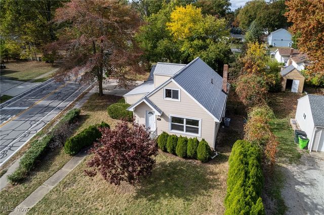 126 Parkwood Avenue, Avon Lake, OH 44012