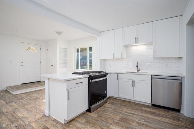 126 Parkwood Avenue, Avon Lake, OH 44012