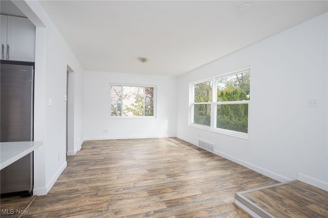 126 Parkwood Avenue, Avon Lake, OH 44012