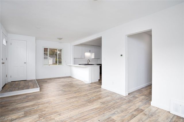 126 Parkwood Avenue, Avon Lake, OH 44012