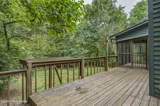 3000 Paddock Ln, La Grange, KY 40031