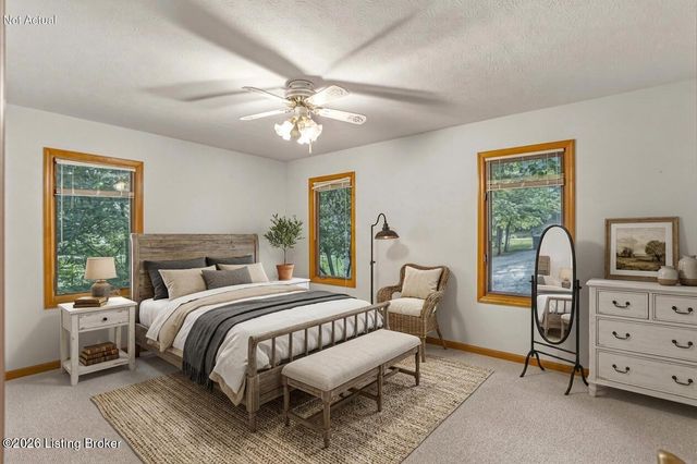 3000 Paddock Ln, La Grange, KY 40031