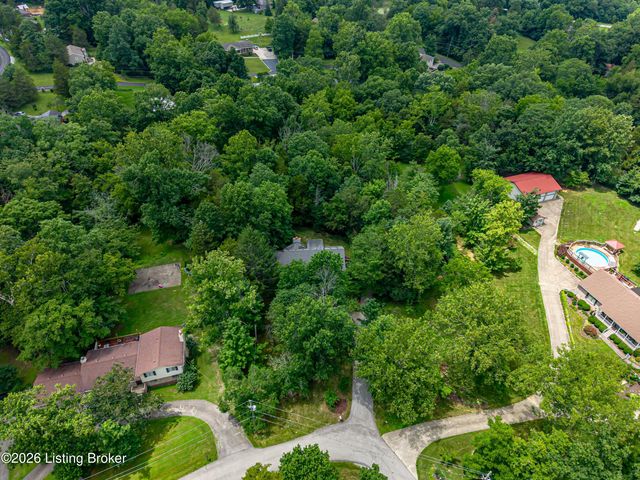 3000 Paddock Ln, La Grange, KY 40031