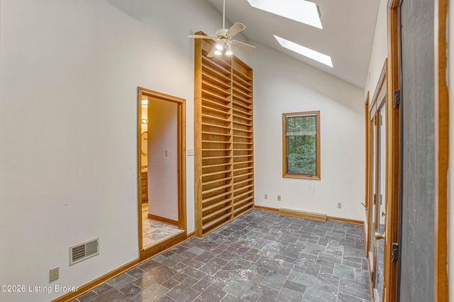3000 Paddock Ln, La Grange, KY 40031