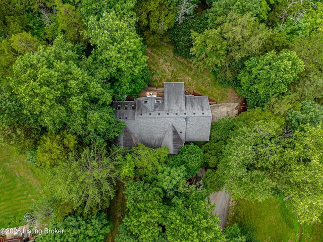 3000 Paddock Ln, La Grange, KY 40031
