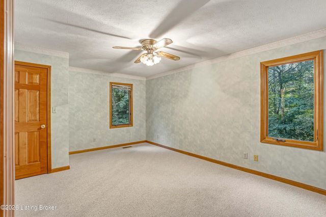 3000 Paddock Ln, La Grange, KY 40031