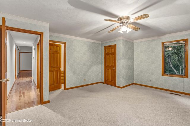 3000 Paddock Ln, La Grange, KY 40031