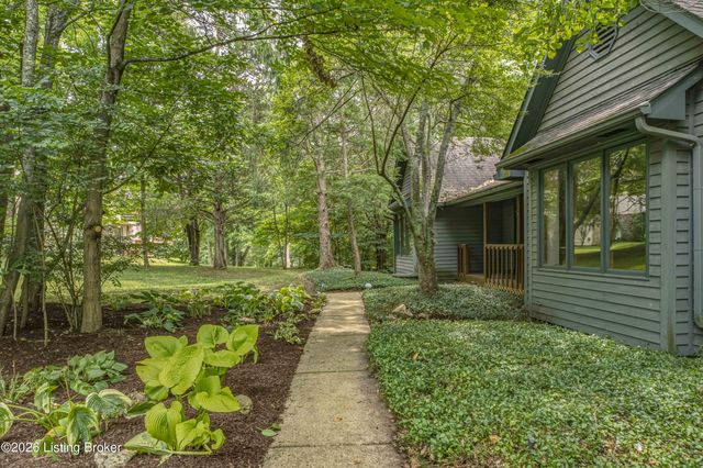 3000 Paddock Ln, La Grange, KY 40031