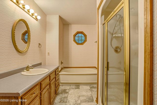 3000 Paddock Ln, La Grange, KY 40031