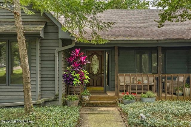 3000 Paddock Ln, La Grange, KY 40031