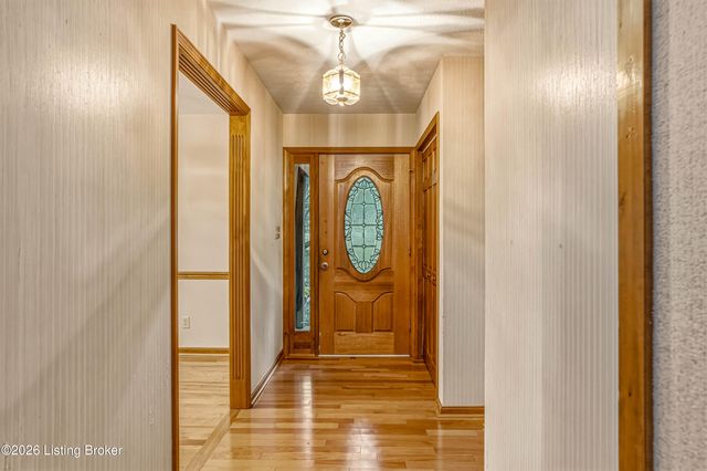 3000 Paddock Ln, La Grange, KY 40031