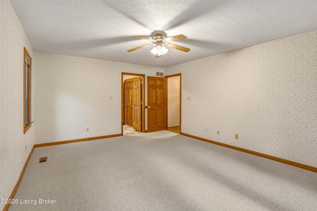 3000 Paddock Ln, La Grange, KY 40031