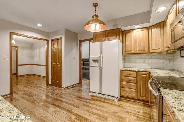 3000 Paddock Ln, La Grange, KY 40031