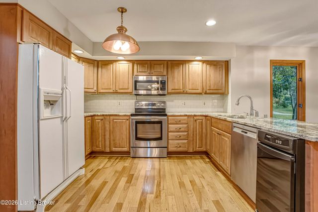 3000 Paddock Ln, La Grange, KY 40031