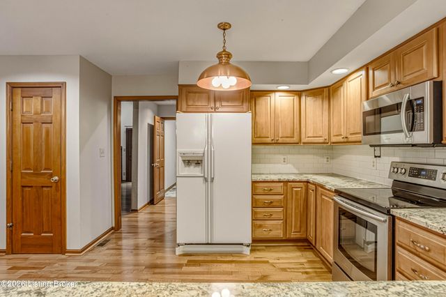 3000 Paddock Ln, La Grange, KY 40031
